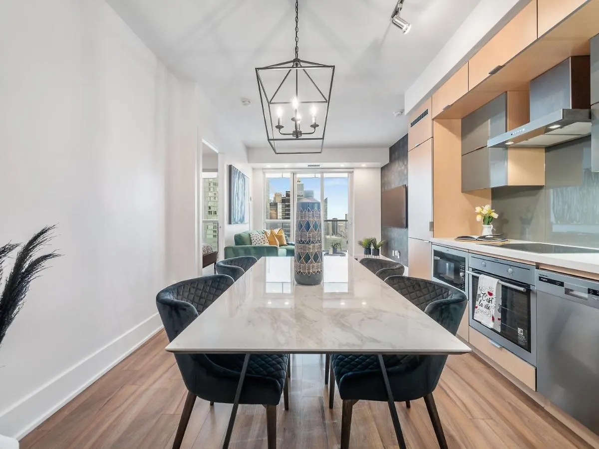 Designer 2Br + Study Condo, Ed - Cn Tower View Toronto