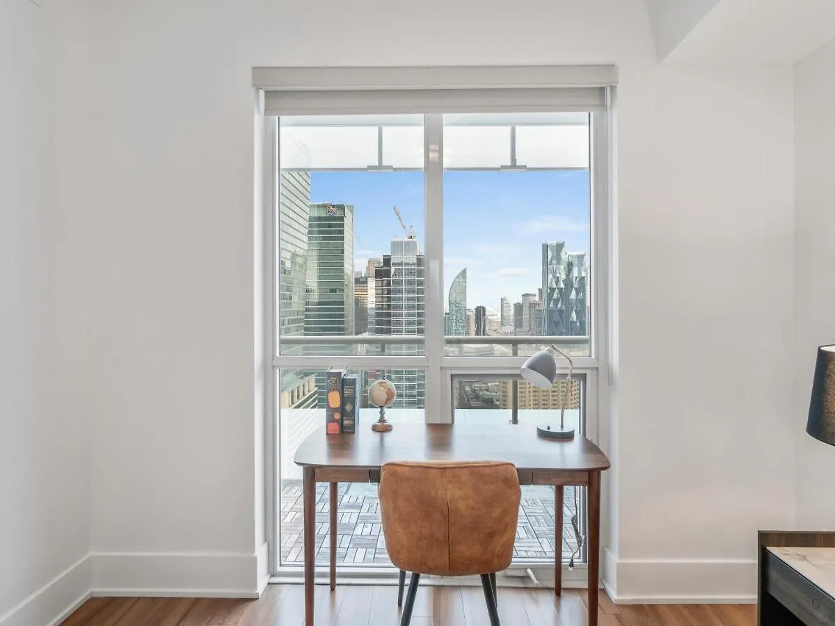 Designer 2Br + Study Condo, Ed - Cn Tower View Toronto