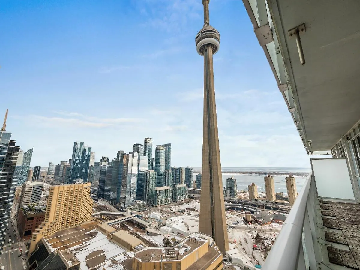 Designer 2Br + Study Condo, Ed - Cn Tower View Toronto