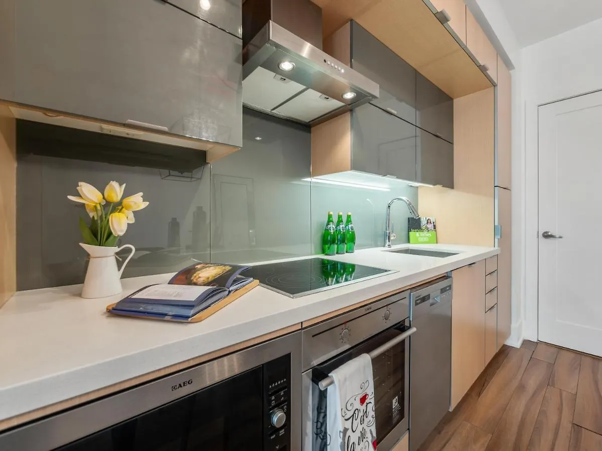 Lägenhet Designer 2Br + Study Condo, Ed - Cn Tower View Toronto Kanada