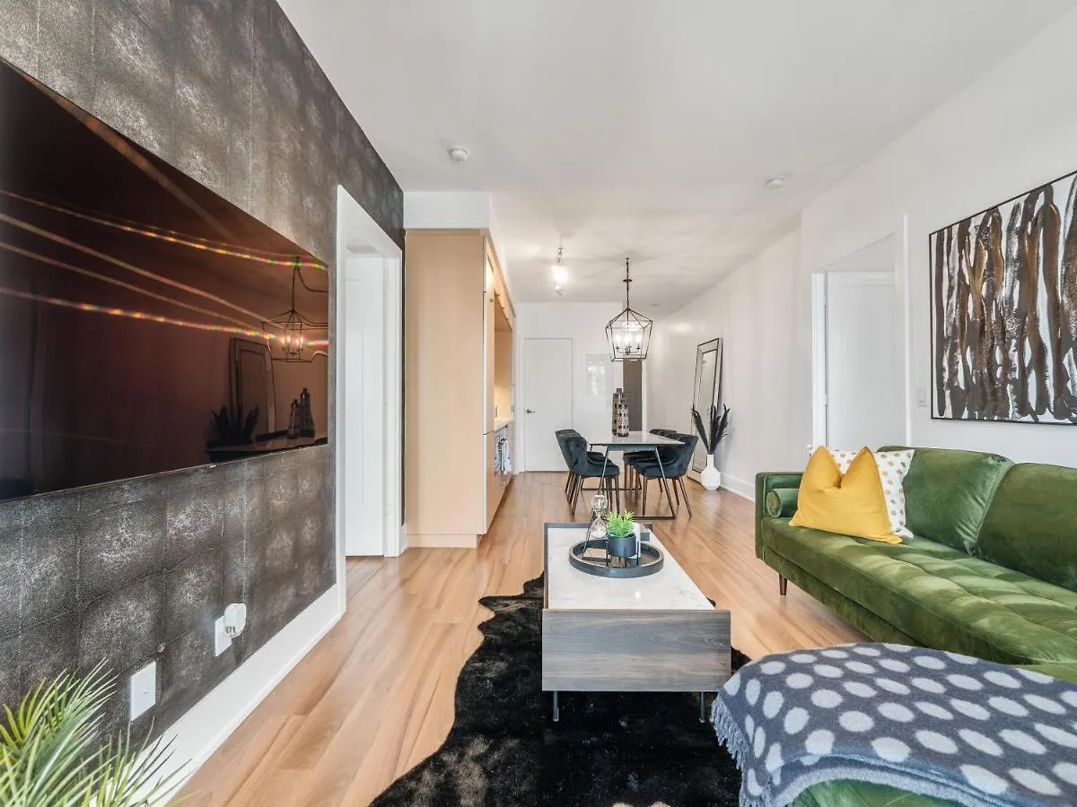 Designer 2Br + Study Condo, Ed - Cn Tower View Toronto