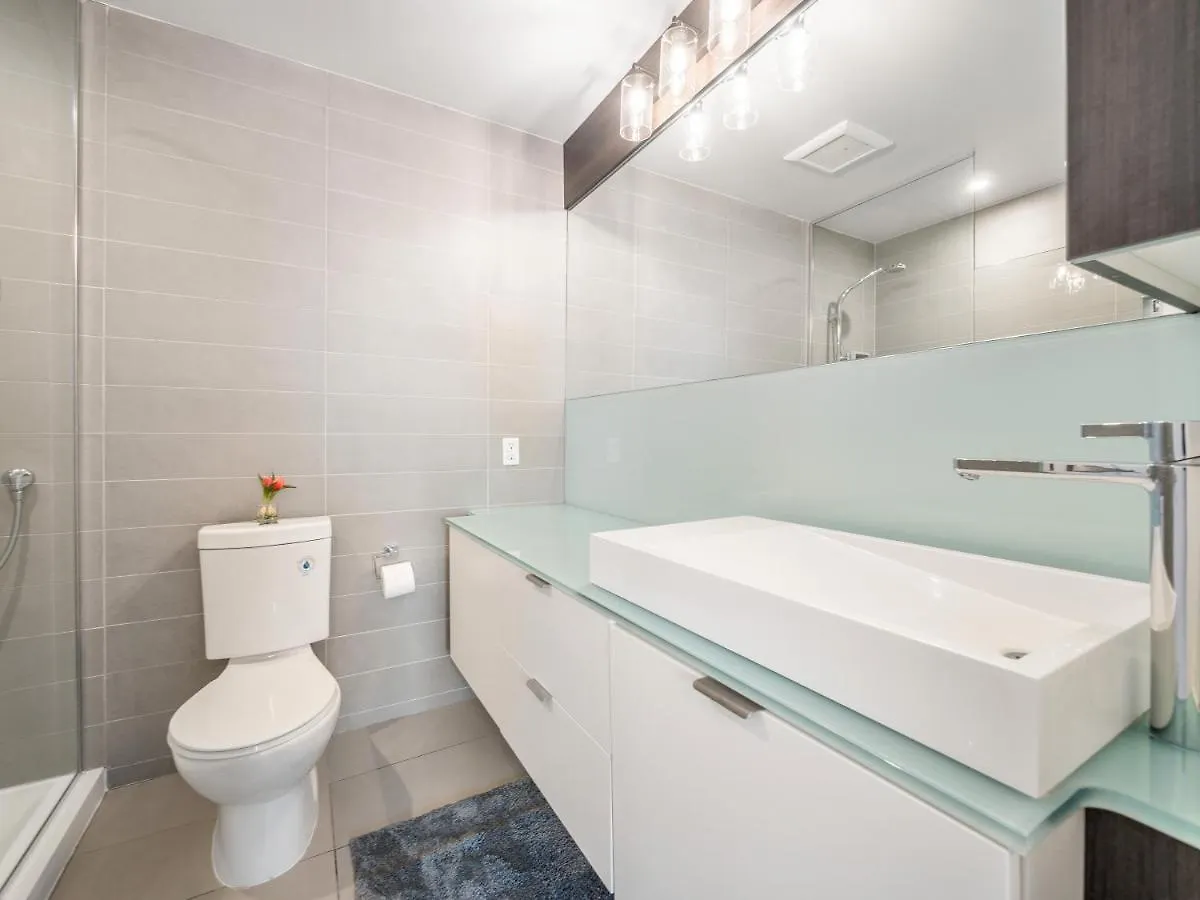 Designer 2Br + Study Condo, Ed - Cn Tower View Toronto Canada