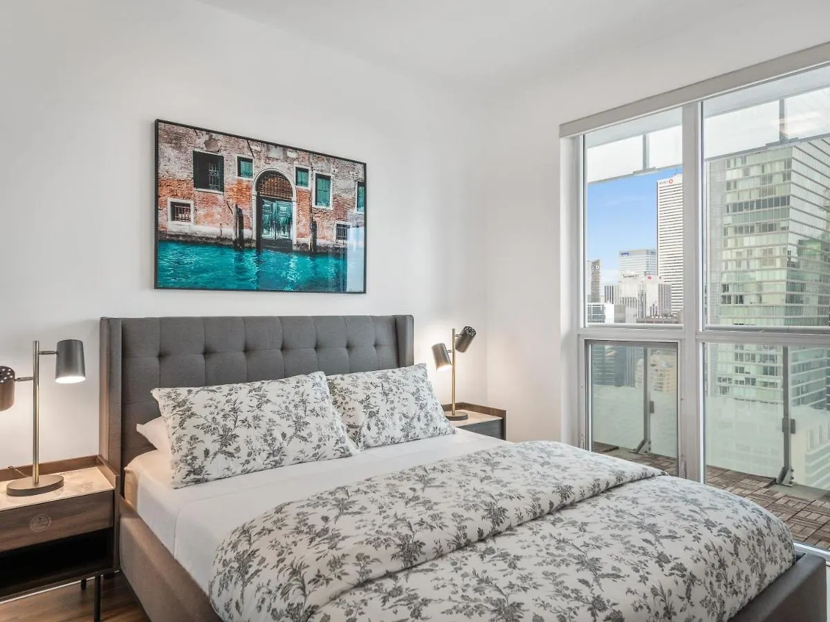 Designer 2Br + Study Condo, Ed - Cn Tower View Toronto Apartment