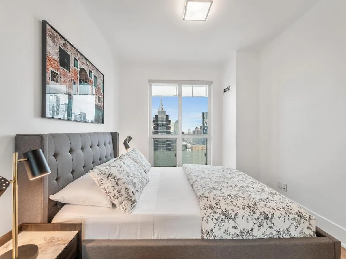 Designer 2Br + Study Condo, Ed - Cn Tower View Toronto Apartment